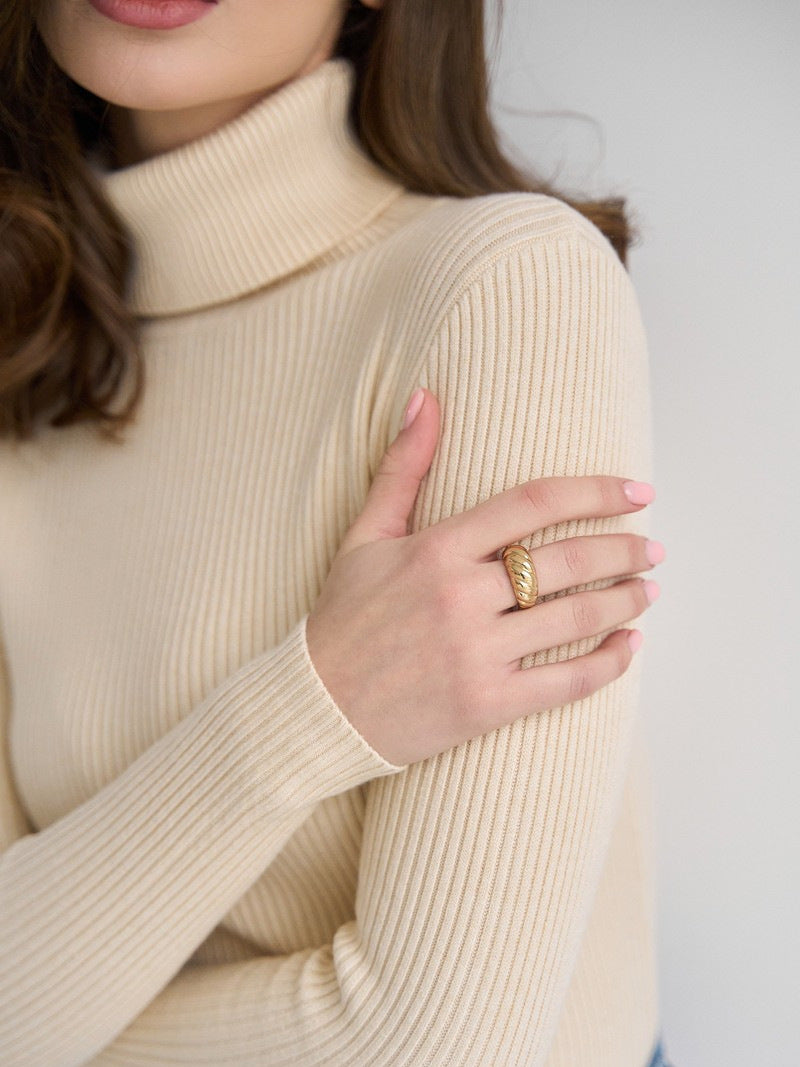 Women’s Cream Ribbed Turtleneck Sweater Long Sleeve Knit Pullover